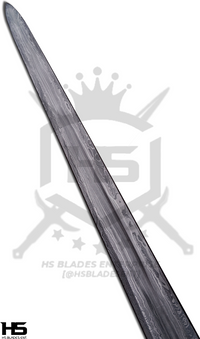 narsil swod is one of the two swords of aragorn signifying his rule as a king elessar II